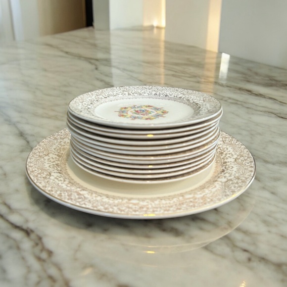 Warranted 22K Liberty Gold Fine China Dishes (16 pc) - Picture 6 of 16